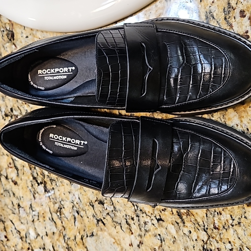 Rockport total motion womens black shoes. Size 6